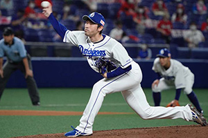 4回から登板、2イニングを投げ打者6人できっちり抑えた佐藤投手