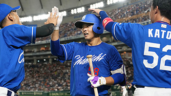 9回レフトスタンドへ勝ち越しのソロホームランを放った石橋選手