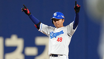 1回裏2死一、二塁、右越えに勝ち越しのタイムリー二塁打を放った溝脇選手