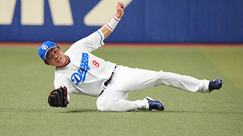 好守、好返球と守備で見せた大島選手