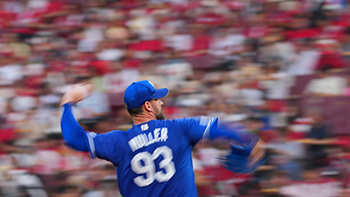 先発し、5回2／3を投げたマラー投手