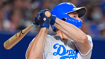 8回、ライトスタンドへ同点ホームランを放ったボスラー選手