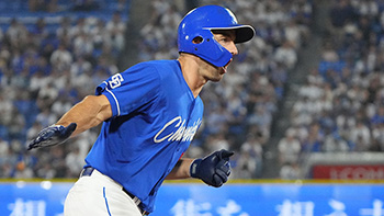 9回表無死一塁、勝ち越しの11号2ランを放ったボスラー選手