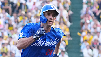 7回、レフトオーバーの3ベースヒットを放ったボスラー選手