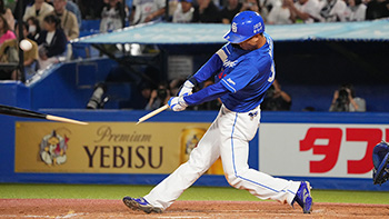 5回表無死、右前にプロ初安打を放つ森駿選手