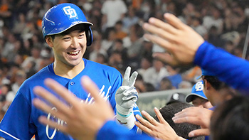 二打席連続ホームランを決めた山本選手