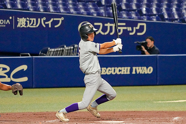ライト前タイムリーを放つ森田選手