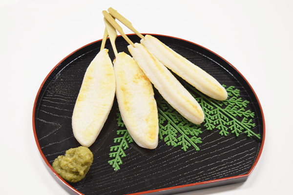 熱い笹かま 食べる山葵を添えて