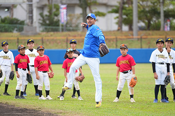 読谷村で小学生向けに野球教室