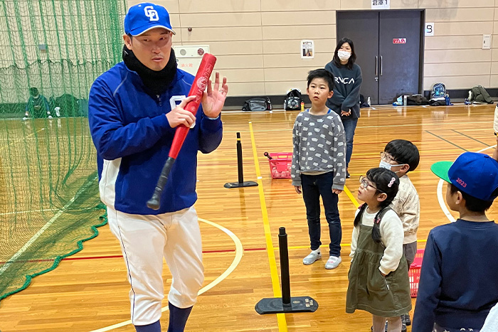 名古屋市ひとり親家庭の文化・スポーツ交流事業「ドラゴンズベースボールアカデミーコーチ・OBによる親子野球教室」を開催