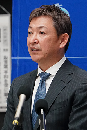 オーナー報告を終え会見する立浪監督