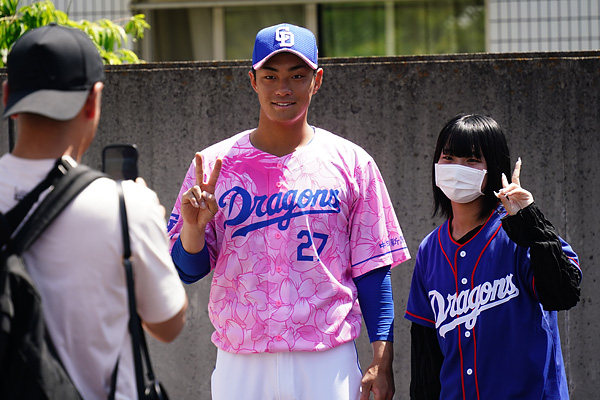 選手と写真撮影会 津田投手