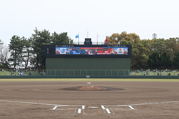 四日市市霞ヶ浦第一野球場内観