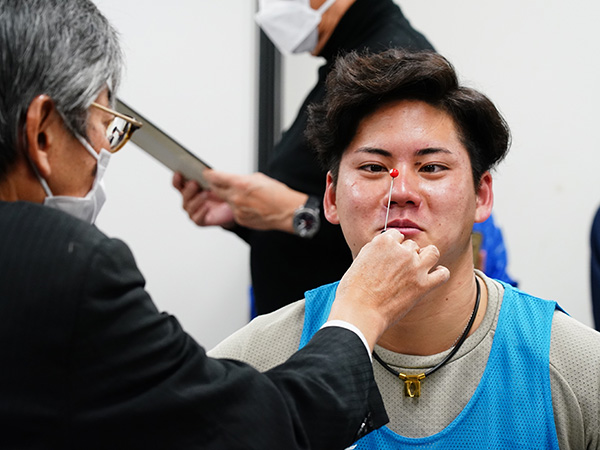 スポーツビジョンスクリーニングの様子