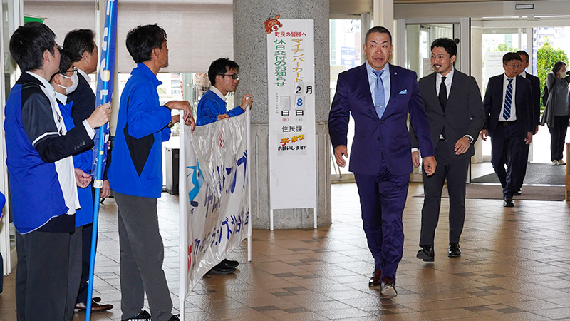 井上監督らが北谷町役場・読谷村役場を表敬訪問