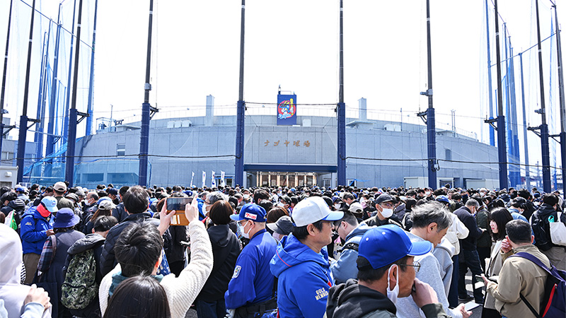 開場前の待機列