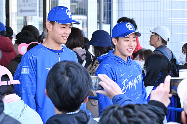 高橋幸投手・有馬投手お出迎え
